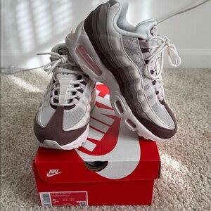Nike Air Max 95 Sneakers in Taupe, Cream & Dusty Pink